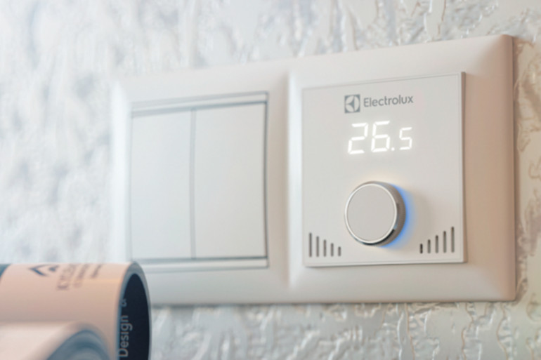 Как настроить терморегулятор для обеспечения оптимальной температуры в помещении?